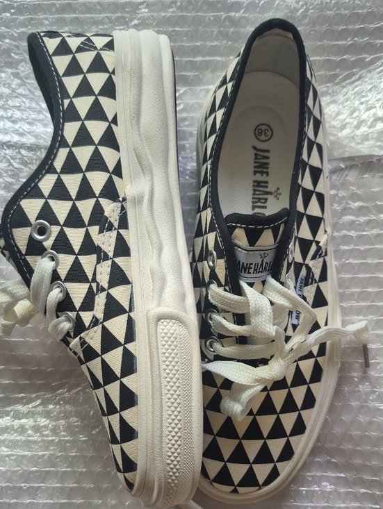 jane harlow Shoes - Jane Harlow NWOT Geometric Triangle Canvas Sneakers - Size 38